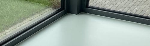 Gietvloer over tegels